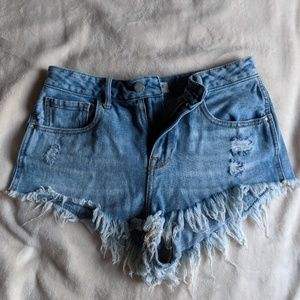 Bullhead high rise frayed jean shorts